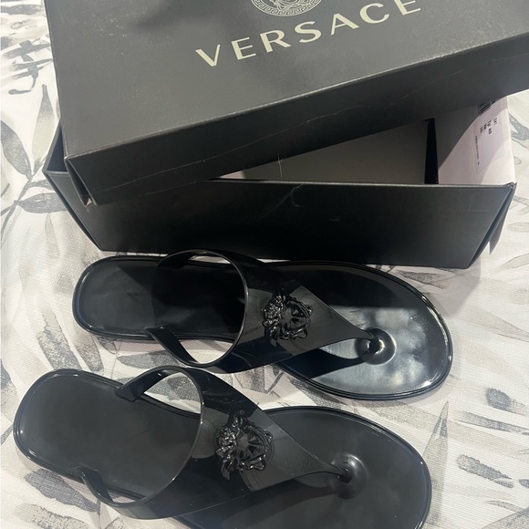 Womens Black Versace Medusa Sandals, Size 40 EU, Never Worn - Picture 2 of 4